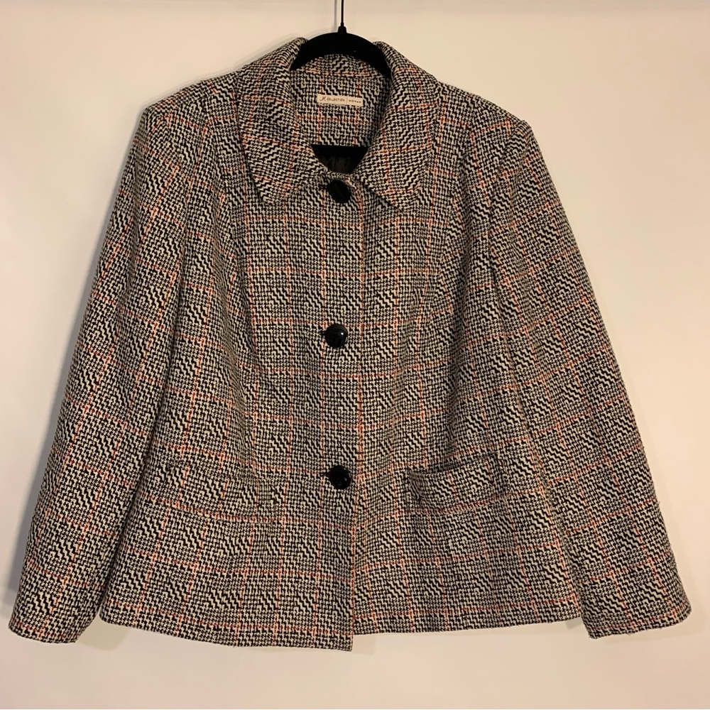 JM Collection Black, White, & Red Textured Blazer